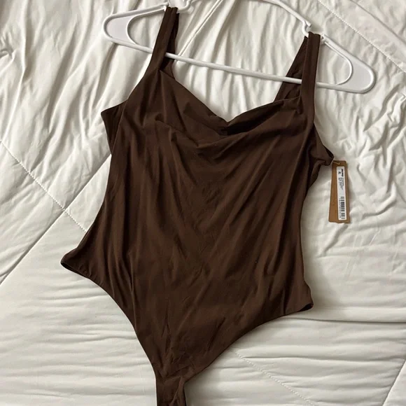 SKIMS fits everybody square neck bodysuit - Picture 1 of 5